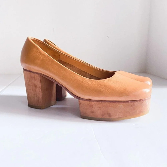 Camel Beige Leather Made in  Peru Clog Wood Sole Heels 7 - Picture 2 of 9